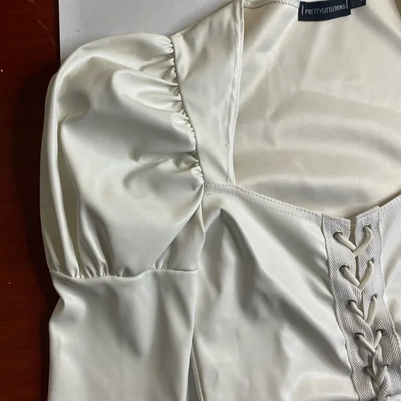 White PU PUFF shoulder Lace up front bodycon dress - Picture 8 of 9